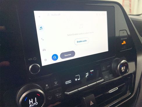 Used 2023 Toyota Highlander LE image 14