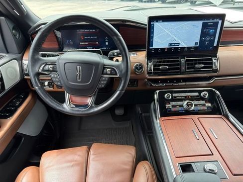 Certified 2023 Lincoln Navigator Reserve AWD/4WD image 17