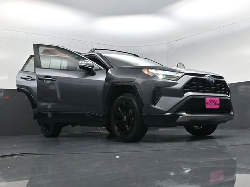 Used 2024 Toyota RAV4 SE image 27