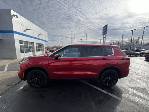 Used 2023 Mitsubishi Outlander SE image 5