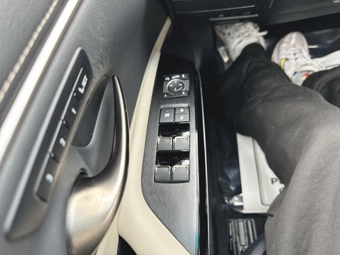 Used 2023 Lexus ES 350 w/ Accessory Package (Z1) image 9