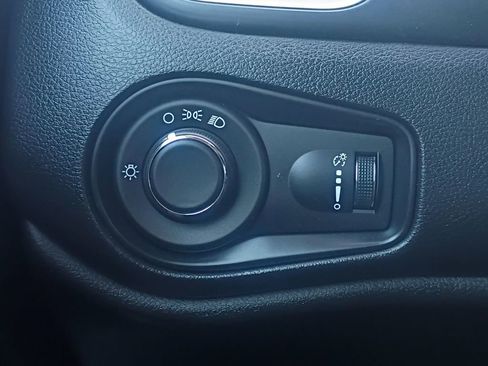 Used 2020 Jeep Renegade Sport image 12