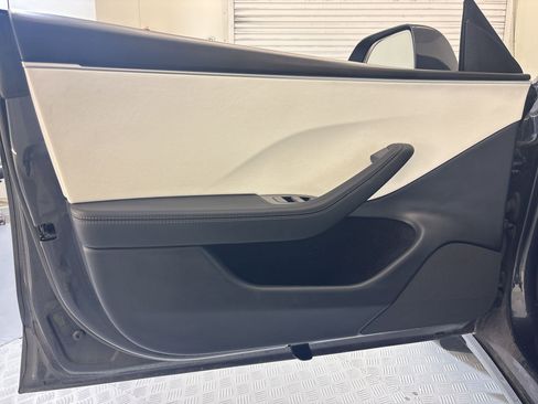 Used 2025 Tesla Model 3 Long Range image 17