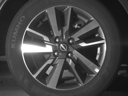 Used 2025 Nissan Versa SV FWD image 18