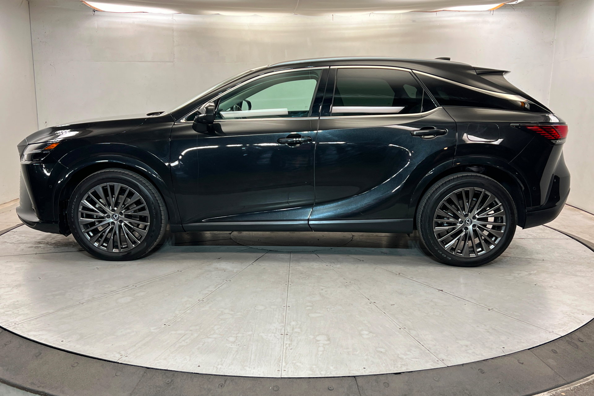Used 2024 Lexus RX 350 AWD w/ Convenience Package image 2