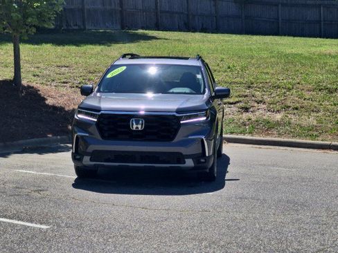 Certified 2025 Honda Pilot Elite image 2