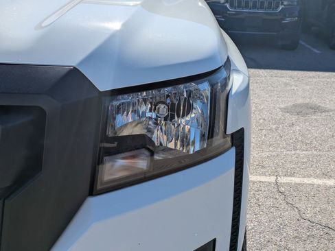 Used 2022 Nissan Frontier S AWD/4WD image 12