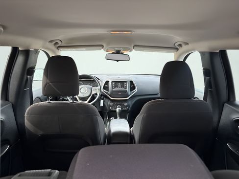 Used 2016 Jeep Cherokee Latitude AWD/4WD image 10
