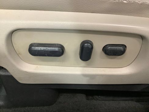 Used 2015 Ford Explorer XLT w/ Equipment Group 202A FWD image 11