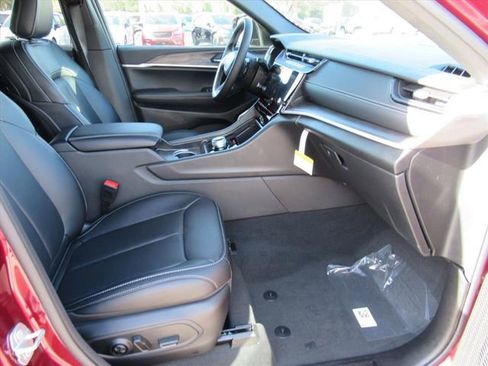 New 2026 Jeep Grand Cherokee Limited RWD image 10