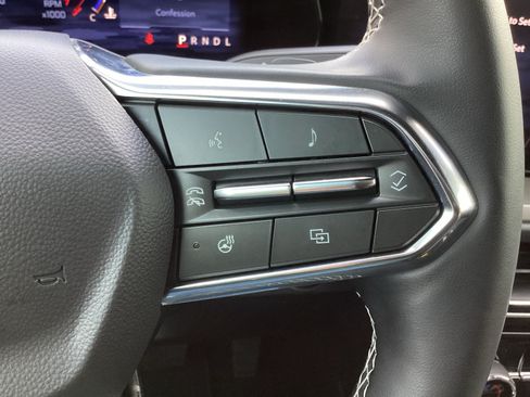 Used 2025 Chevrolet Traverse LT FWD image 35