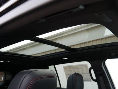 New 2026 Chevrolet Traverse RS image 24