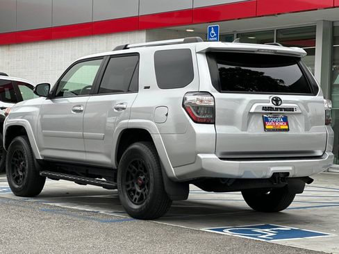 Used 2022 Toyota 4Runner SR5 Premium w/ Moonroof Package RWD image 6