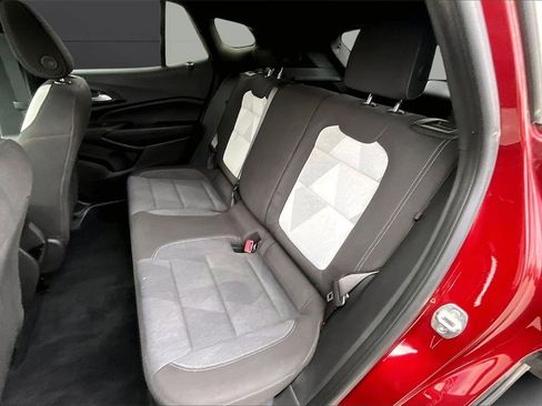 Used 2024 Chevrolet Trax RS w/ Sunroof Package image 22