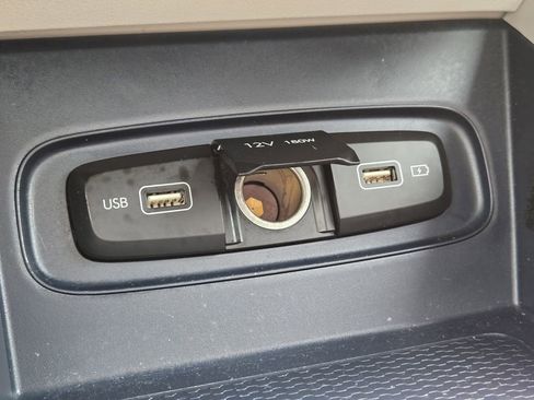 Used 2022 Hyundai Venue Limited FWD image 22