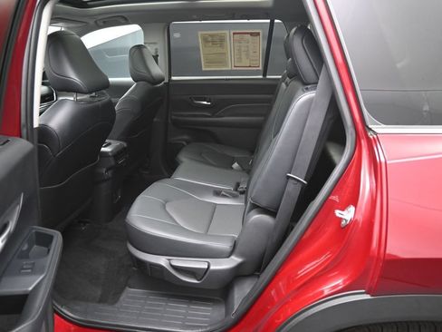 Certified 2024 Toyota Grand Highlander AWD image 28