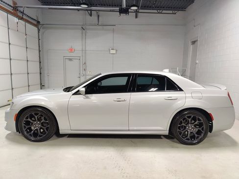 Used 2019 Chrysler 300 S w/ S Model Appearance Package RWD image 17