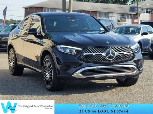 Used 2025 Mercedes-Benz GLC 300 4MATIC image 1