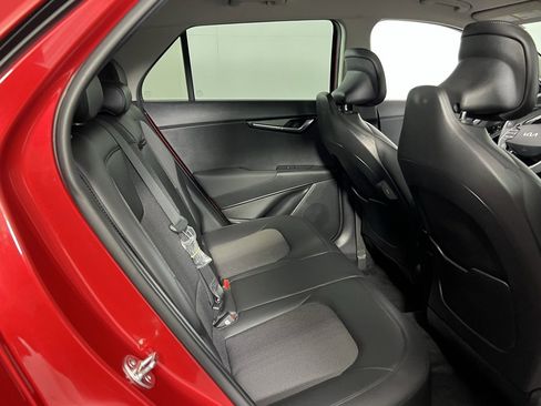 Used 2023 Kia Niro EX image 32