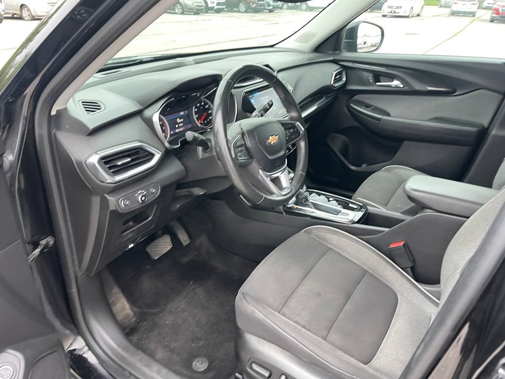 Used 2021 Chevrolet TrailBlazer LT w/ Sun and Liftgate Package FWD image 13