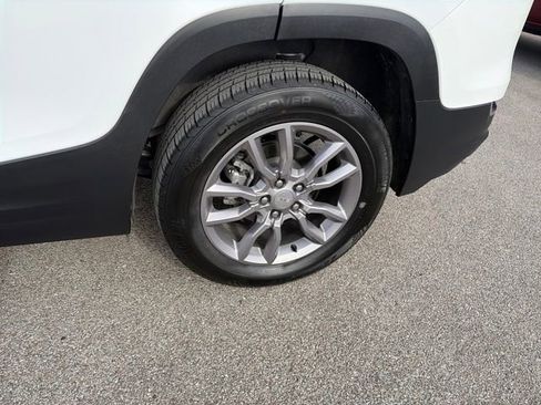 Used 2023 GMC Terrain SLT image 44