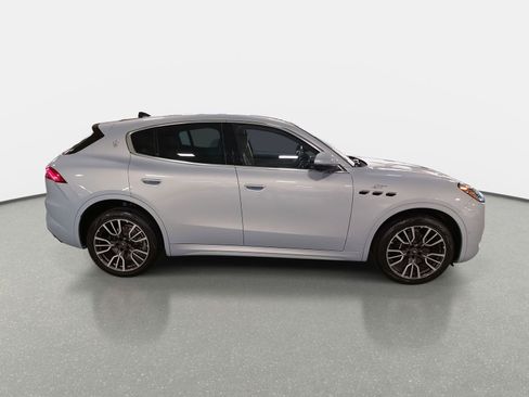 Used 2023 Maserati Grecale GT image 4