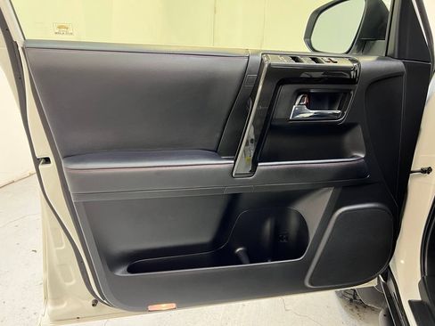 Used 2021 Toyota 4Runner TRD Off-Road AWD/4WD image 14
