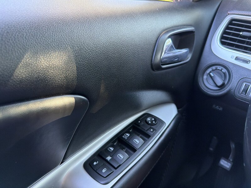 Used 2020 Dodge Journey SE w/ SE Popular Equipment Group FWD image 37