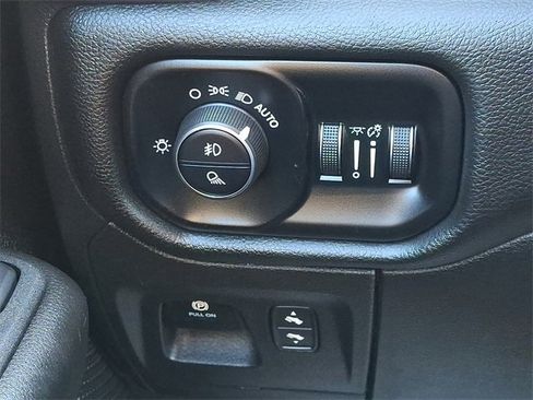 Used 2025 RAM 1500 Big Horn image 24