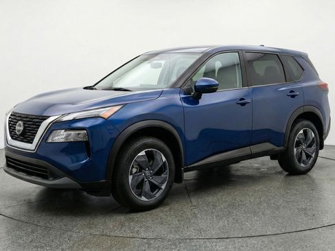 Used 2025 Nissan Rogue SV image 3