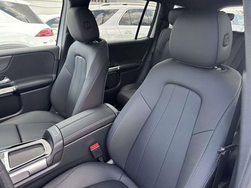 New 2026 Mercedes-Benz GLB 250 image 9