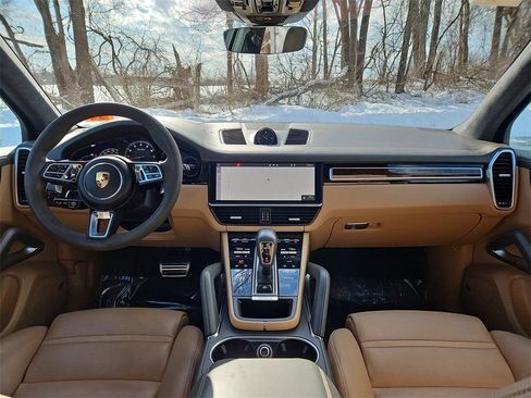 Used 2021 Porsche Cayenne Turbo image 10