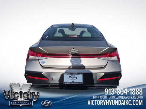 Used 2024 Hyundai Elantra Limited FWD image 4