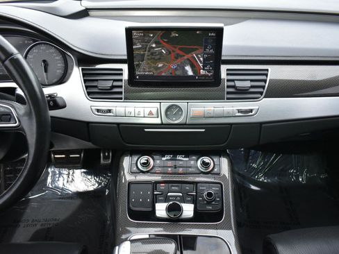Used 2015 Audi S8 image 19