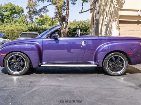 Used 2004 Chevrolet SSR w/ Preferred Equipment Group RWD image 3