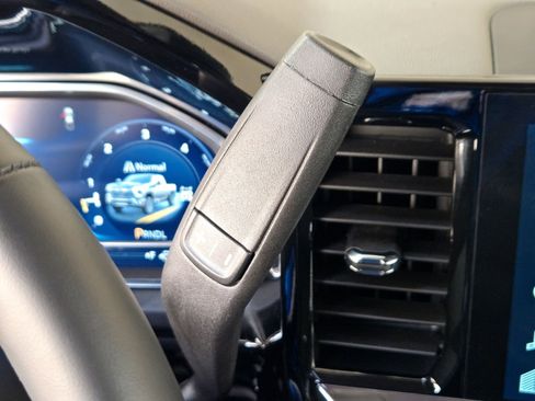 Used 2025 Chevrolet Silverado 2500 ZR2 w/ Technology Package image 16