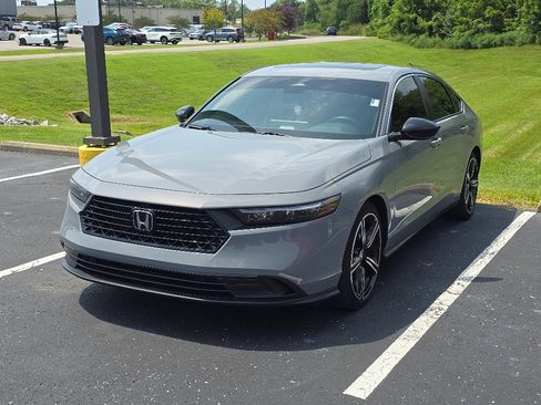 Used 2025 Honda Accord Sport image 9