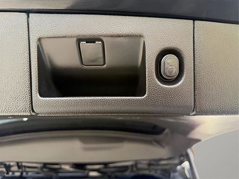 Used 2018 Cadillac Escalade Platinum image 30