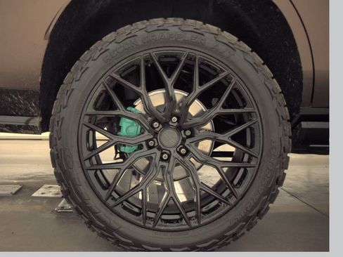 Used 2025 Cadillac Escalade V w/ LPO, ONYX Package image 12