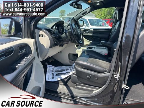 Used 2019 Dodge Grand Caravan SXT FWD image 9