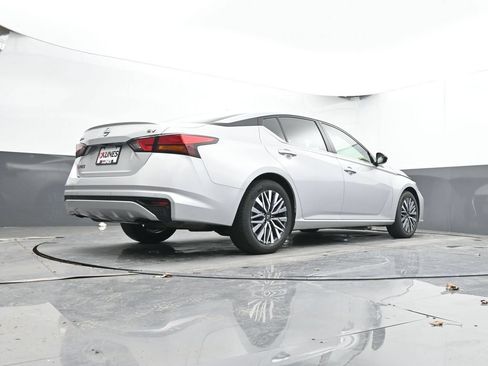 Used 2024 Nissan Altima 2.5 SV FWD image 44