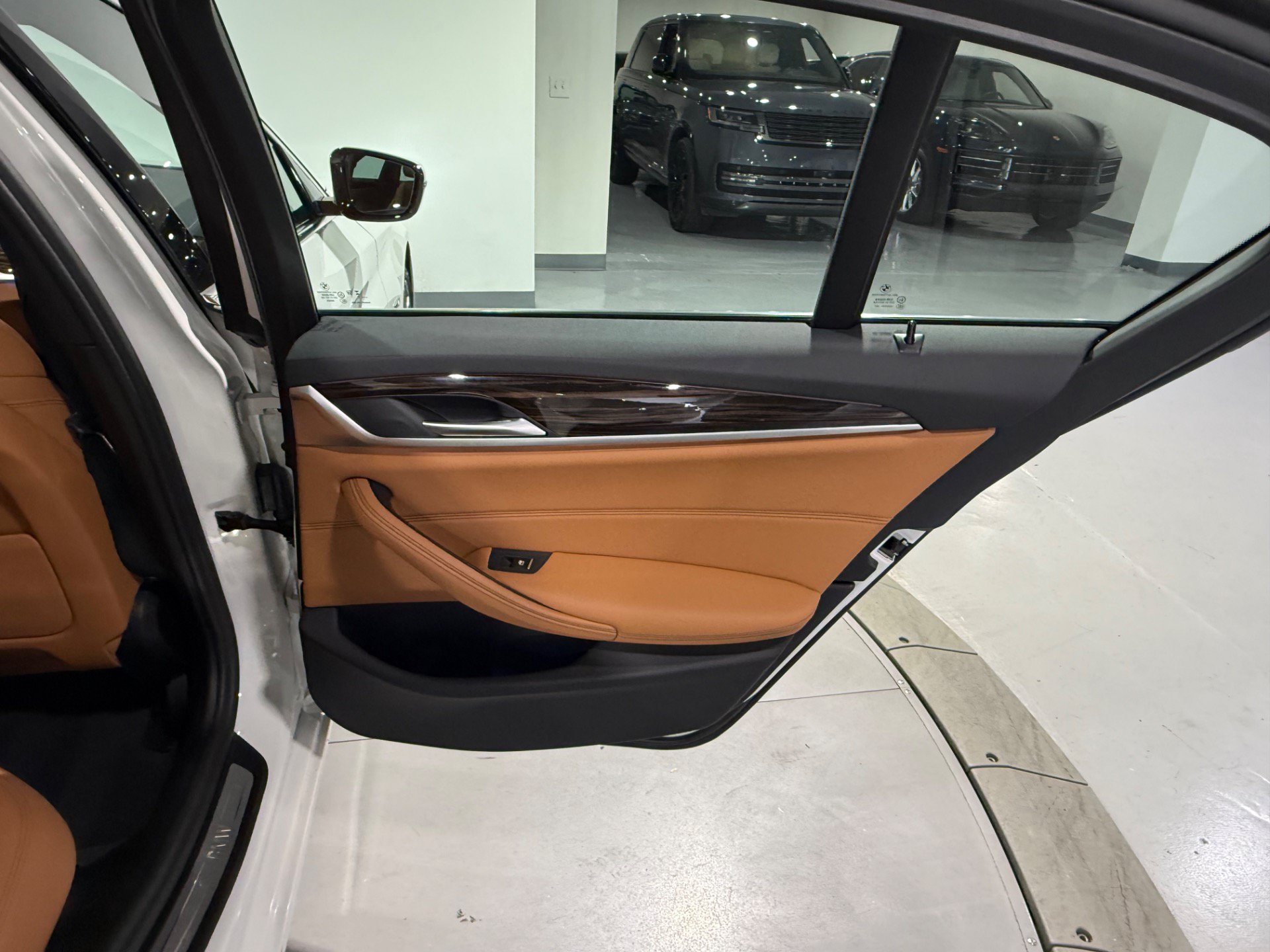 Used 2023 BMW 530e xDrive w/ Convenience Package AWD/4WD image 46