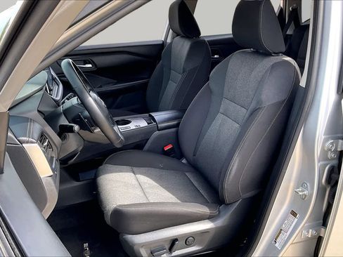 Used 2025 Nissan Rogue SV FWD image 8