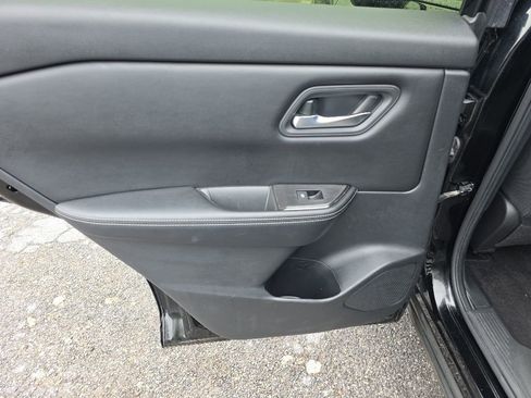 Used 2024 Nissan Rogue SV AWD/4WD image 17