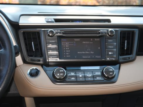 Used 2015 Toyota RAV4 Limited w/ Technology Package image 18