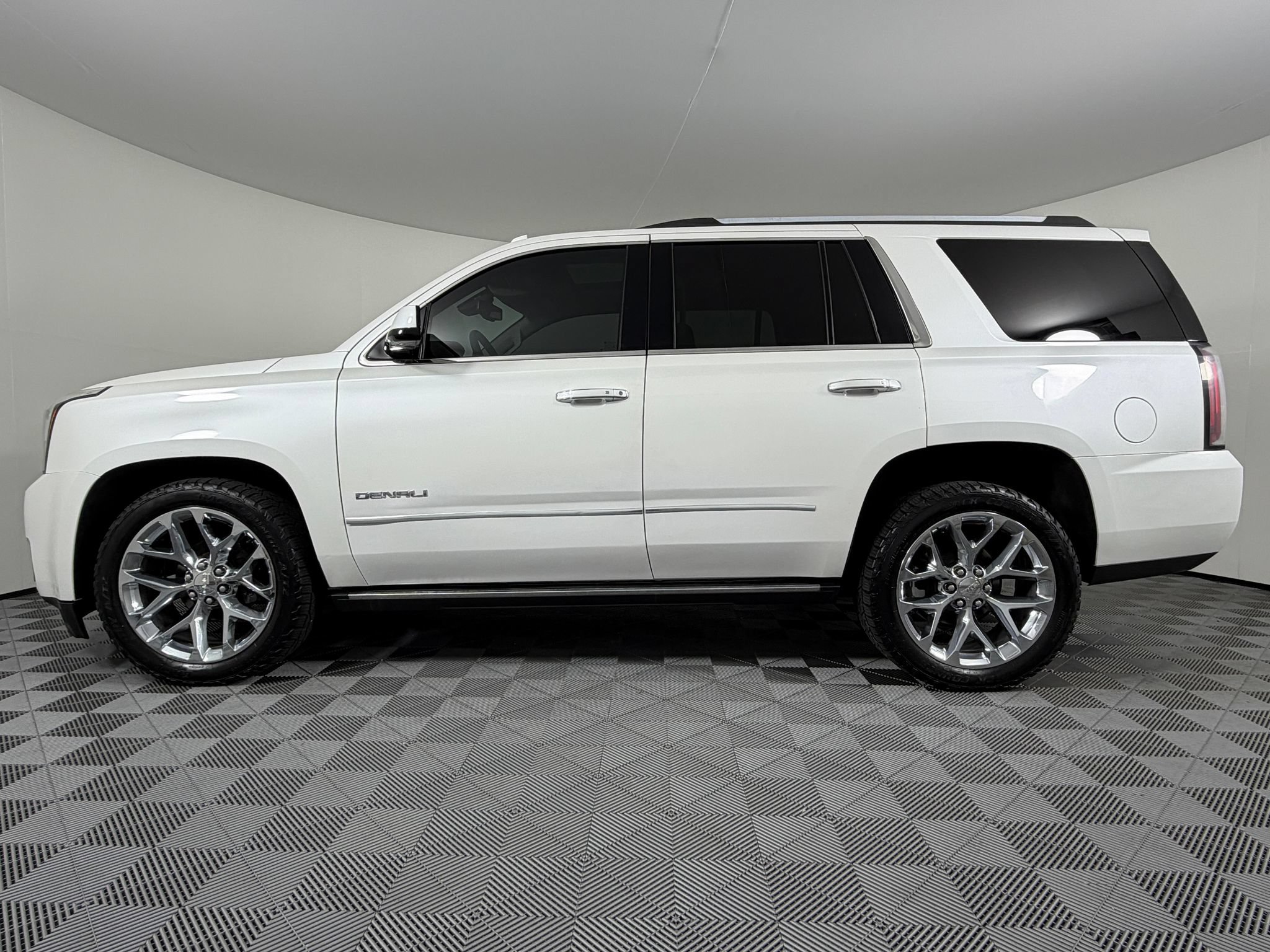 Used 2020 GMC Yukon Denali w/ Open Road Package AWD/4WD image 13
