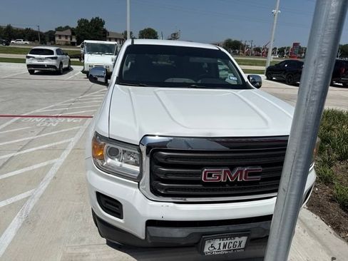 Used 2018 GMC Canyon 2WD Crew Cab w/ Convenience Package image 2