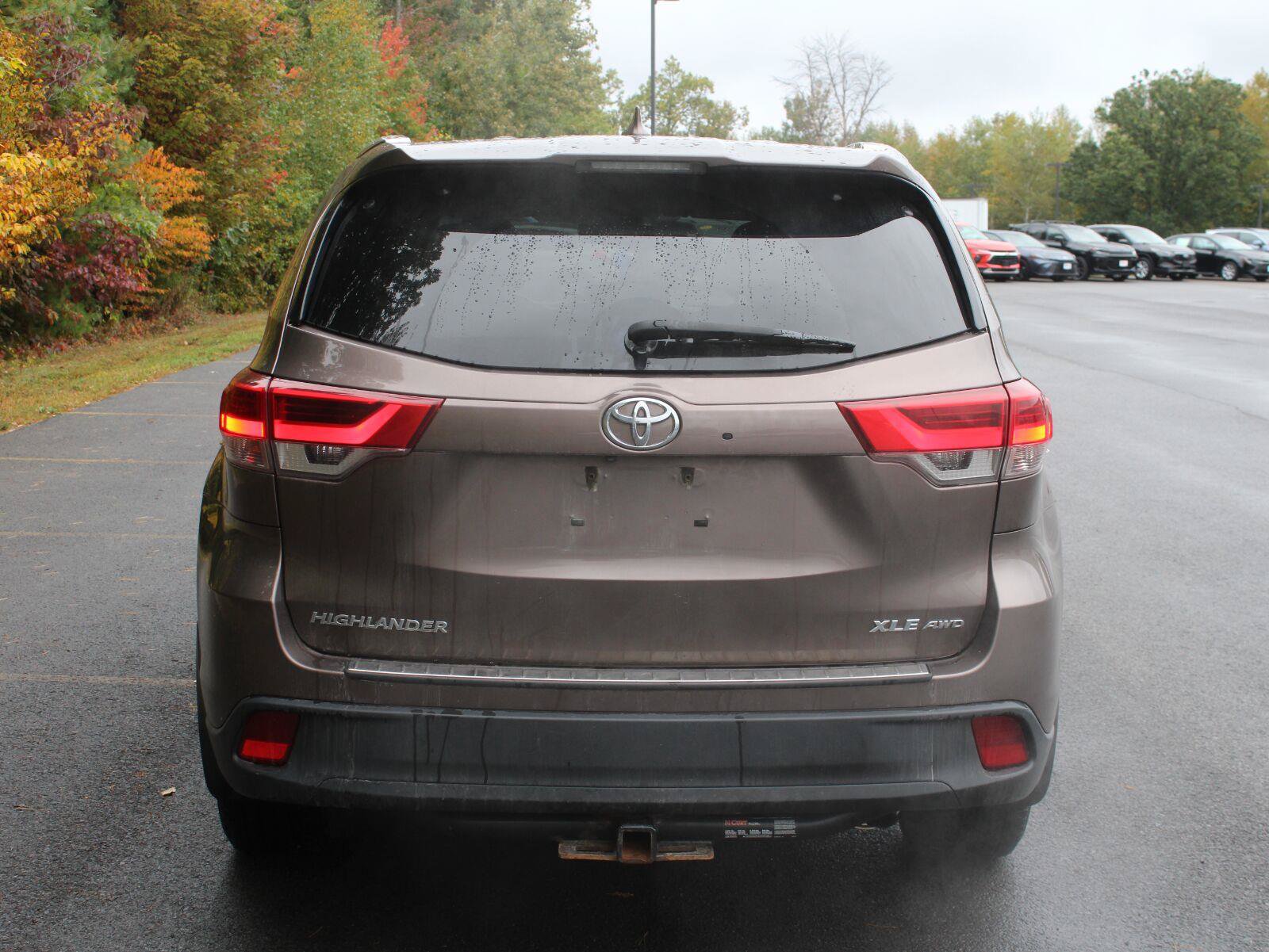 Used 2017 Toyota Highlander XLE AWD/4WD image 6