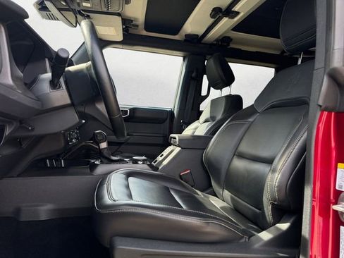 Used 2025 Ford Bronco Badlands image 9