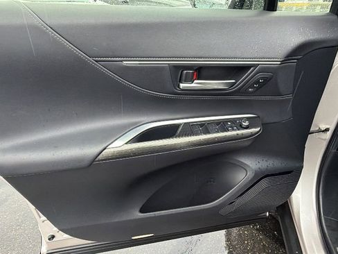 Used 2021 Toyota Venza XLE w/ Carpet Mat Package (TMS) image 19